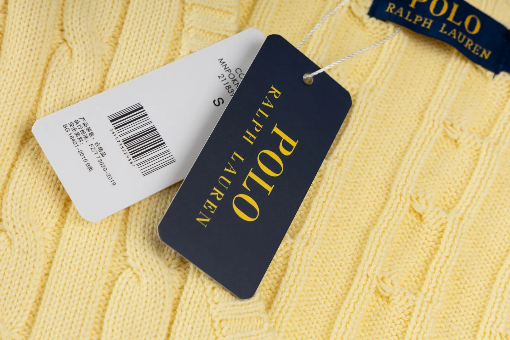 P210 #R90 RALPH LAUREN Thirteen colors of Ralph Lauren classic small label embroidery V-neck pullover cable cardigan sweater women's top, high-density LOGO embroidery on the chest, original customization of tag accessories. Made of pure cotton yarn, pure cotton is skin-friendly and comfortable, small label war horse embroidered twist button V-neck sweater🐎High quality, follow the blogger to learn how to wear it! Let’s buy a Ralph Lauren cable sweater. It’s a super hard-to-find series after it became popular. It’s hard to find one on the official website. It’s simple and practical to wear, with a lazy and loose feel. The thickened fabric has more texture, feels soft and delicate, and has a loose fit. Whether worn alone or layered, you can wear different styles of fashion with just one piece!   Size： Sleeve length: 60/61/62/63